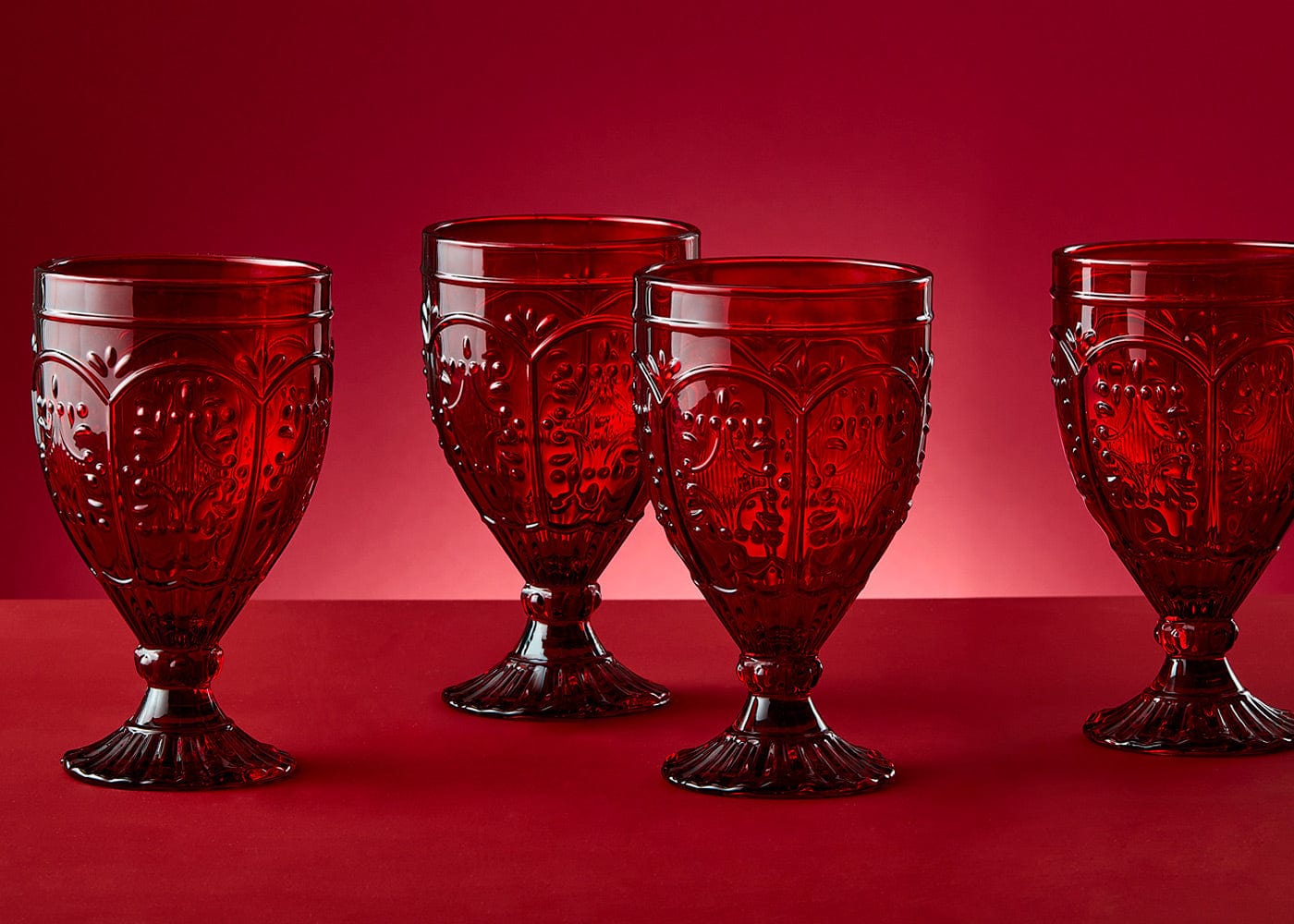 Festive Holiday Table Setting